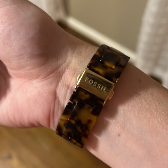 Fossil watch - tortoise shell with gold rim - similar to Michael kors style - Picture 3 of 3